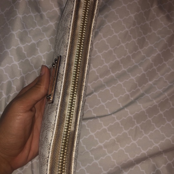 Authentic Michael Kors wallet - Picture 7 of 8